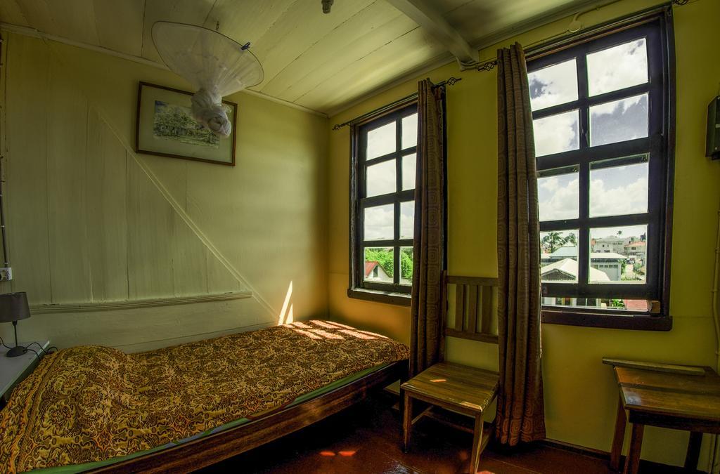 Guesthouse Un Pied-A-Terreパラマリボ エクステリア 写真