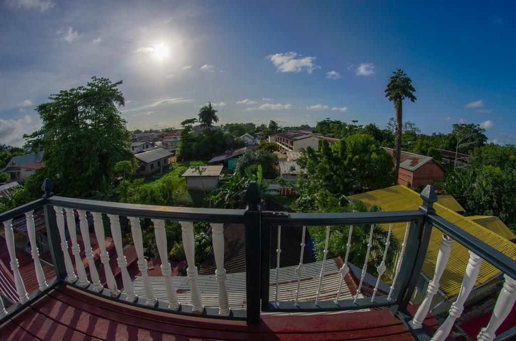 Guesthouse Un Pied-A-Terreパラマリボ エクステリア 写真