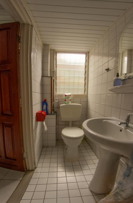 Guesthouse Un Pied-A-Terreパラマリボ エクステリア 写真