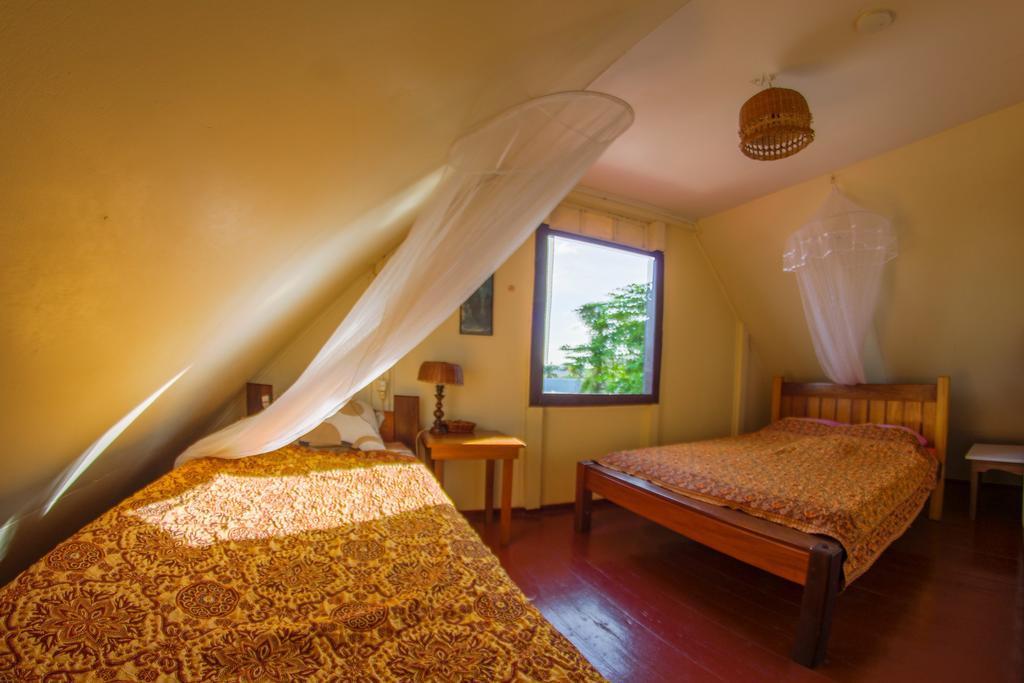 Guesthouse Un Pied-A-Terreパラマリボ エクステリア 写真
