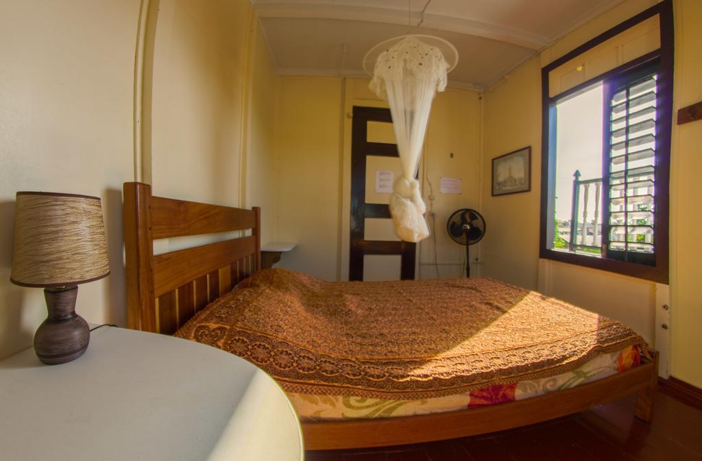 Guesthouse Un Pied-A-Terreパラマリボ エクステリア 写真