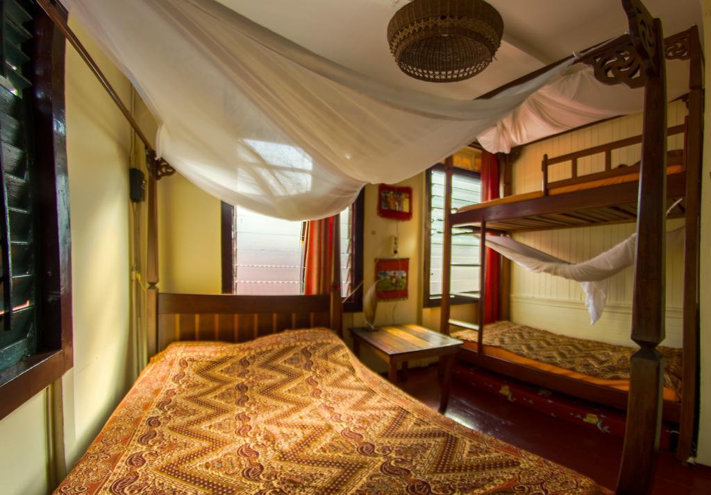 Guesthouse Un Pied-A-Terreパラマリボ エクステリア 写真