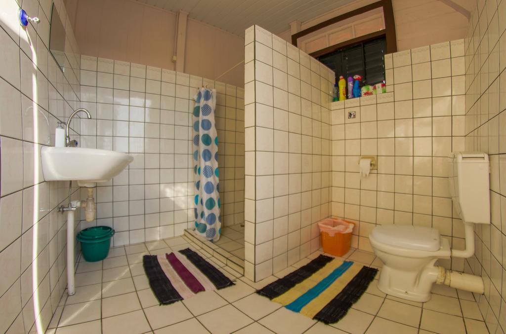 Guesthouse Un Pied-A-Terreパラマリボ エクステリア 写真
