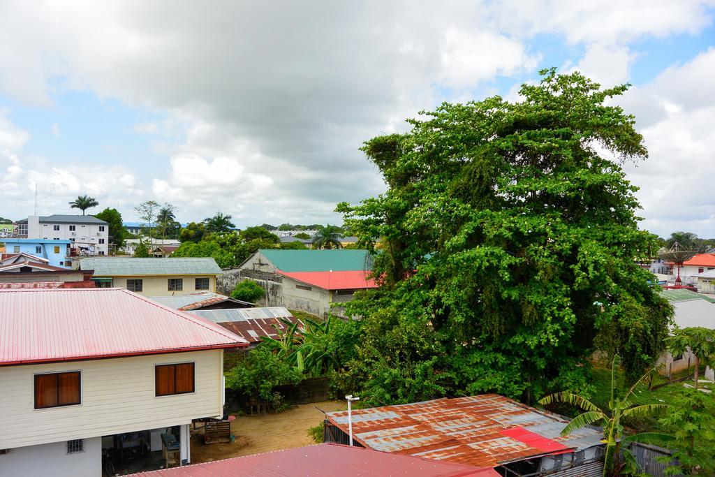 Guesthouse Un Pied-A-Terreパラマリボ エクステリア 写真