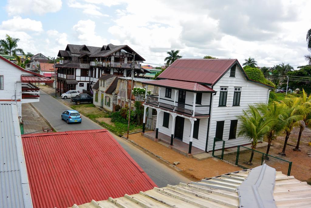 Guesthouse Un Pied-A-Terreパラマリボ エクステリア 写真