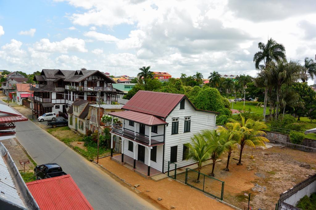 Guesthouse Un Pied-A-Terreパラマリボ エクステリア 写真